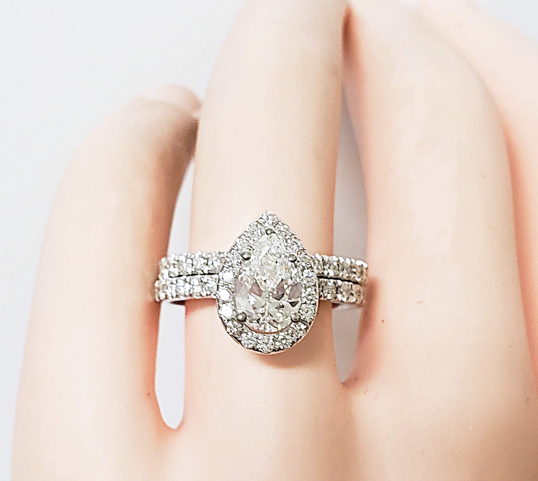 Pear Shape Bridal Set with Halo